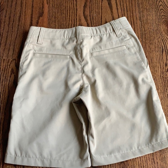 Under Armor khaki shorts - Picture 2 of 2